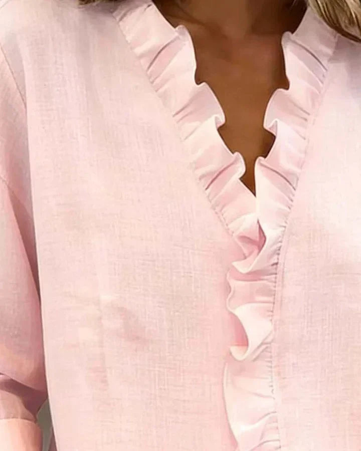 Aletta – Elegante blouse met V-hals en flatterende ruches