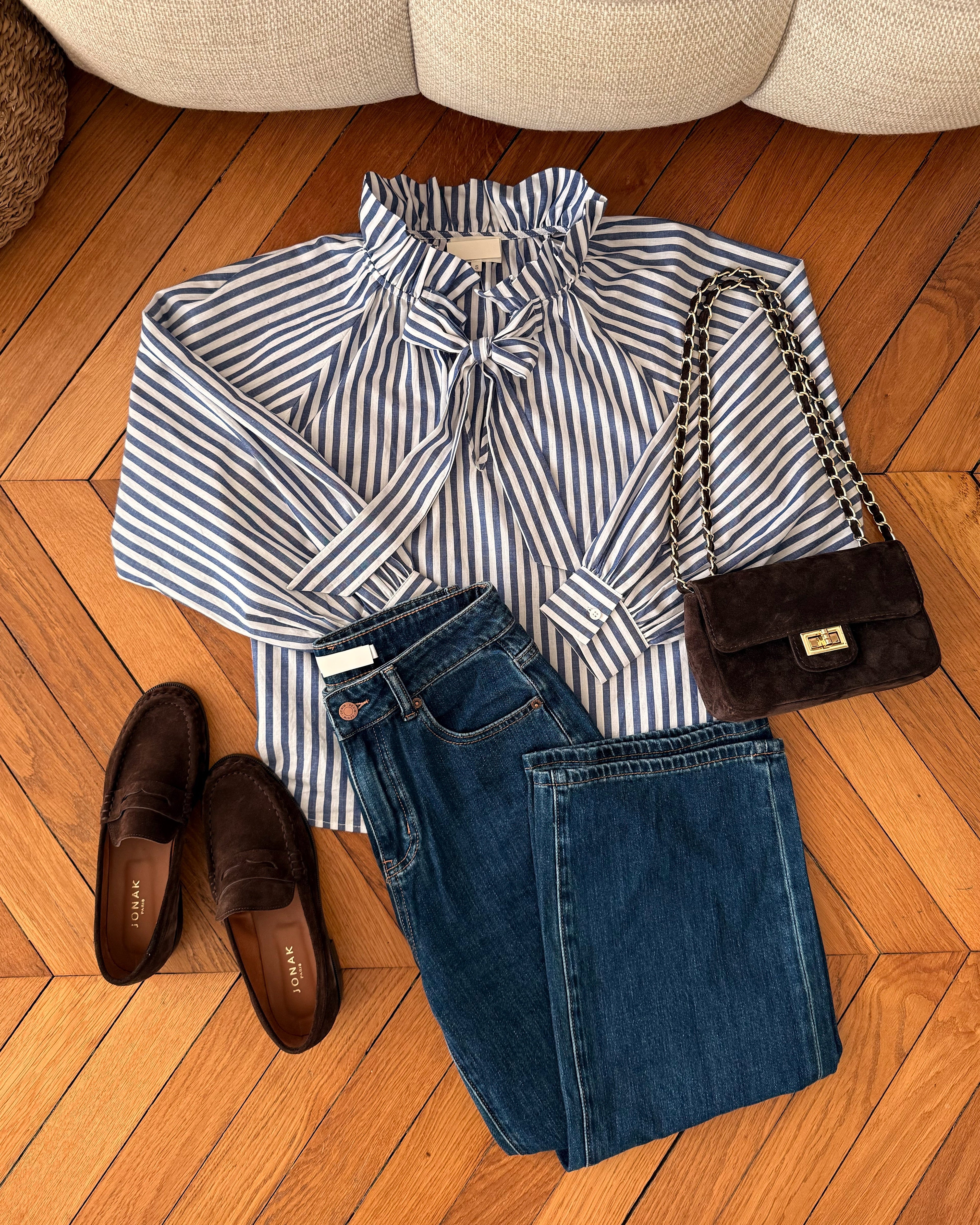 Lilyné - Gestreepte Blouse met Lavallière-kraag