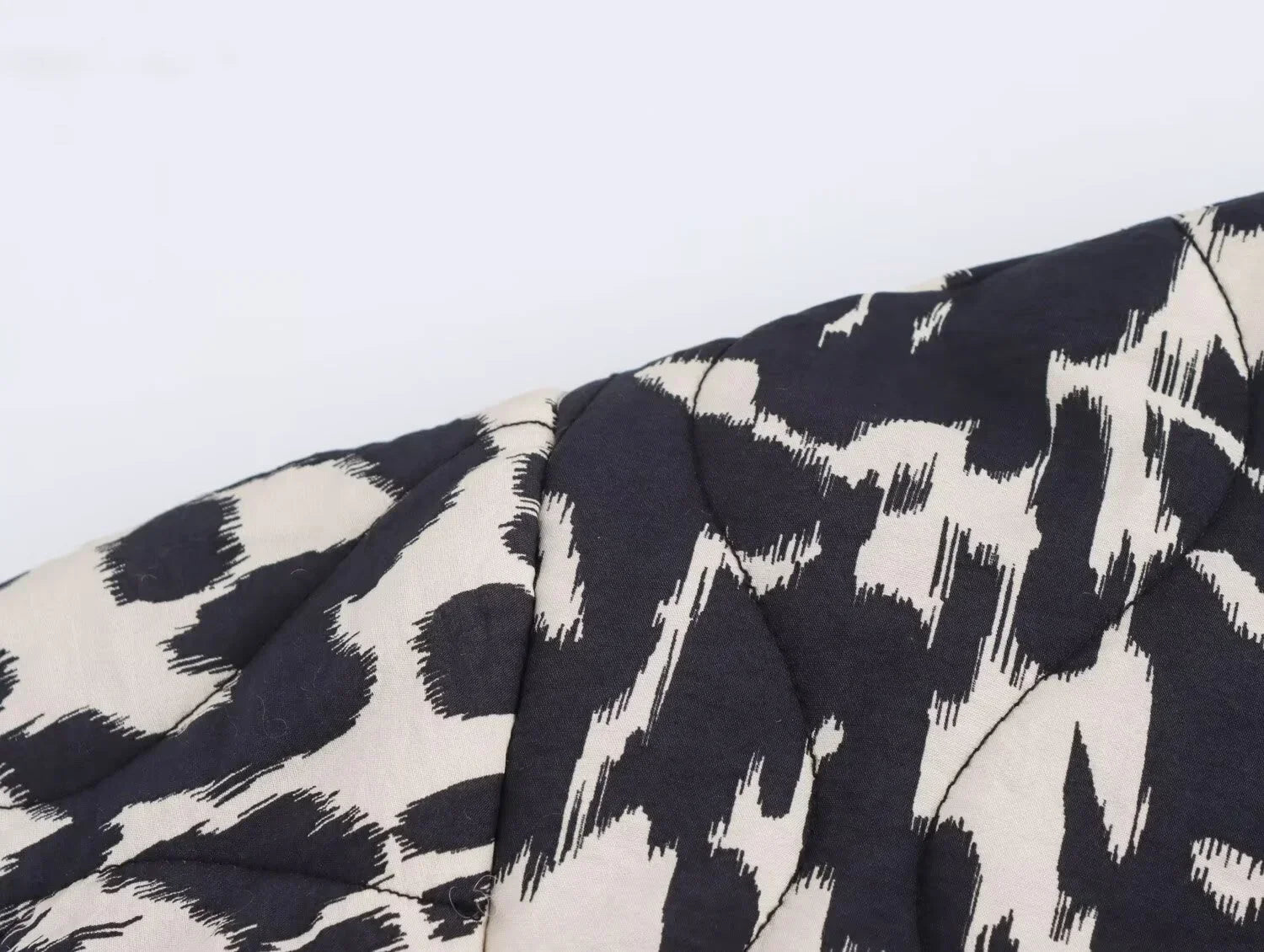 LindenBoutique® | Modieuze Bedrukte Herfst Jas